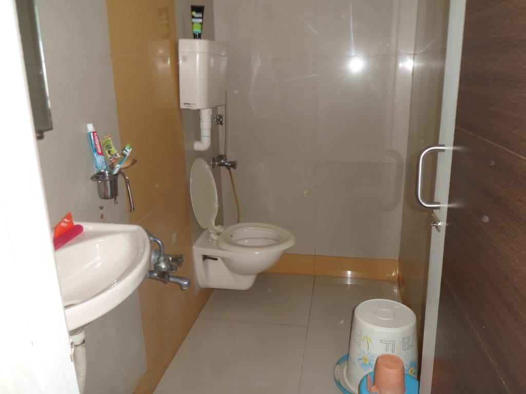 Hotel Atithi 아흐메다바드 외부 사진
