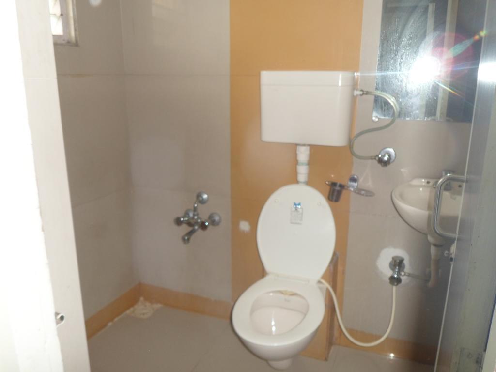 Hotel Atithi 아흐메다바드 외부 사진