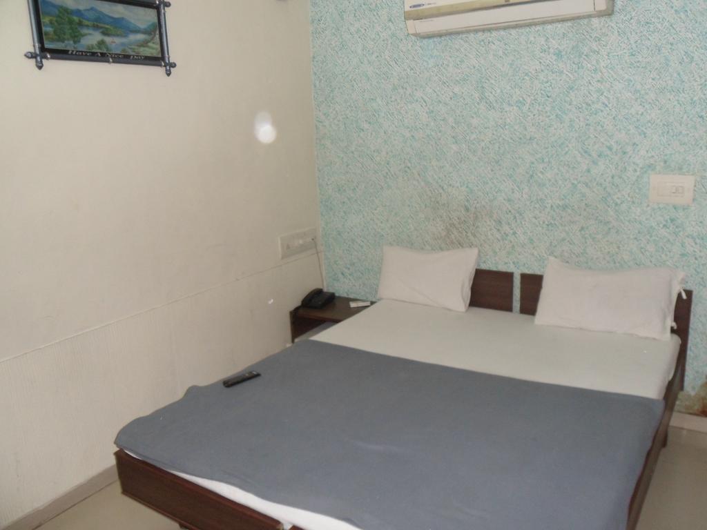 Hotel Atithi 아흐메다바드 객실 사진